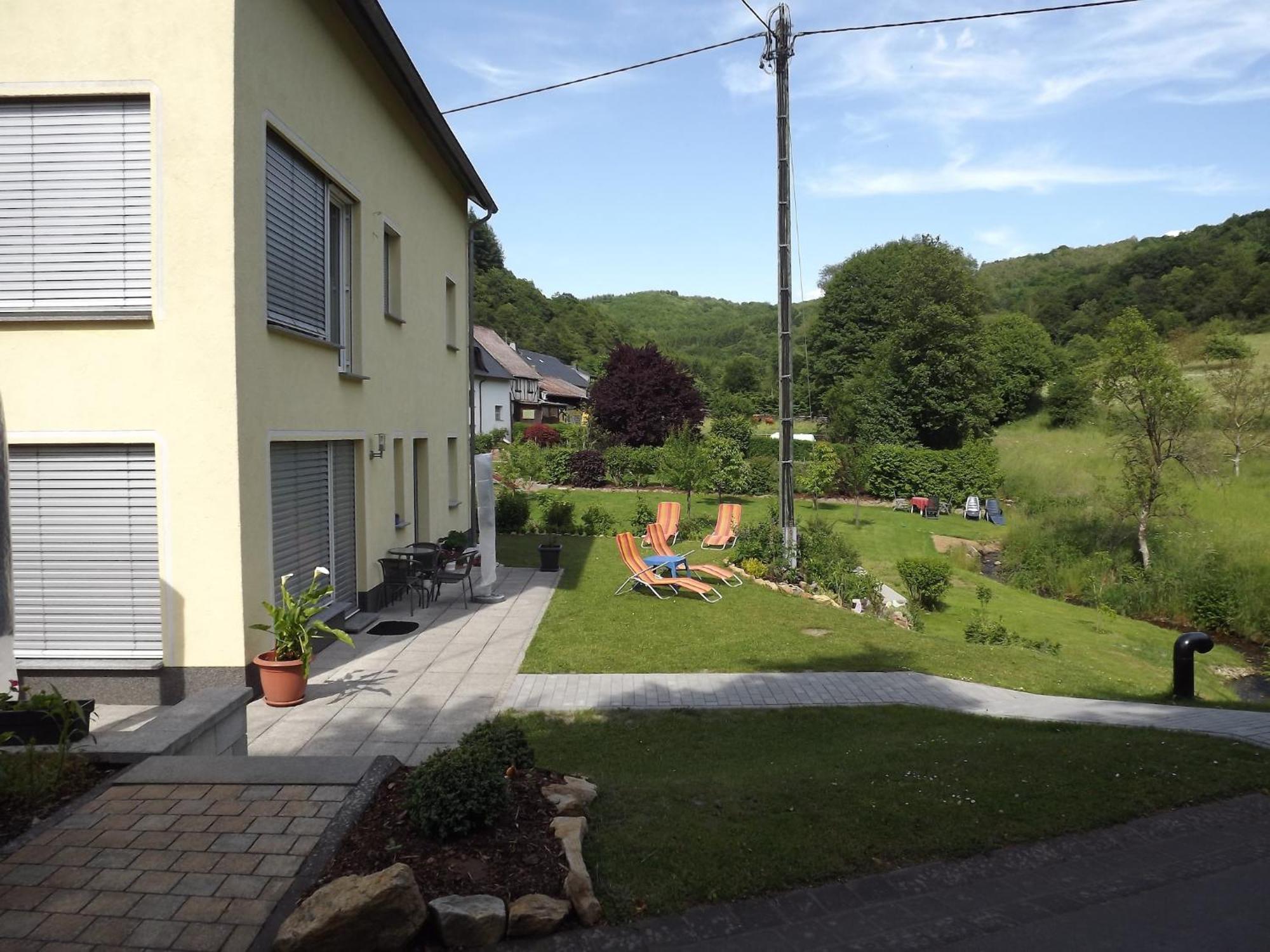 Apartment With Terrace And View Merschbach 外观 照片
